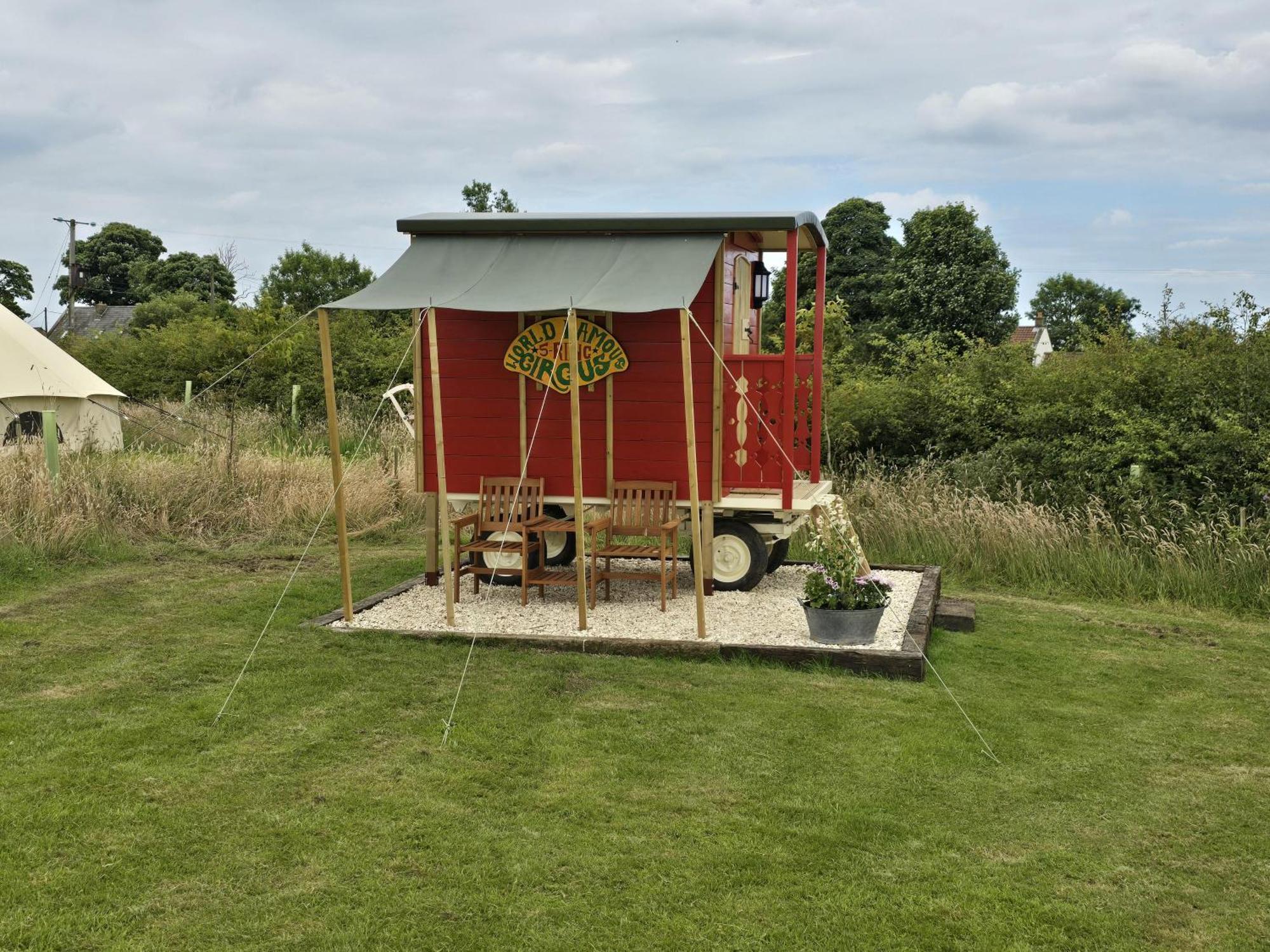 סולטברן-ביי-דה-סי Restored Circus Wagon מראה חיצוני תמונה